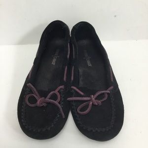 Minnetonka moccasin leather loafer